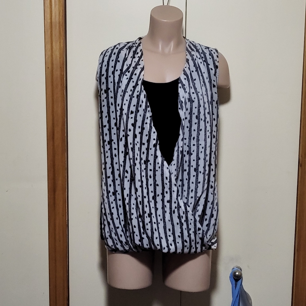 Sleeveless shirt